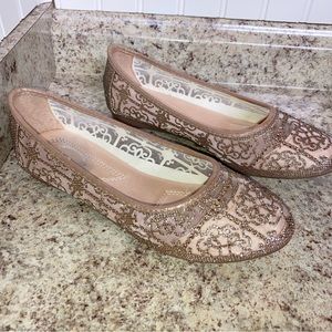 New in box, size 9 Summer Rio champagne ballet flat